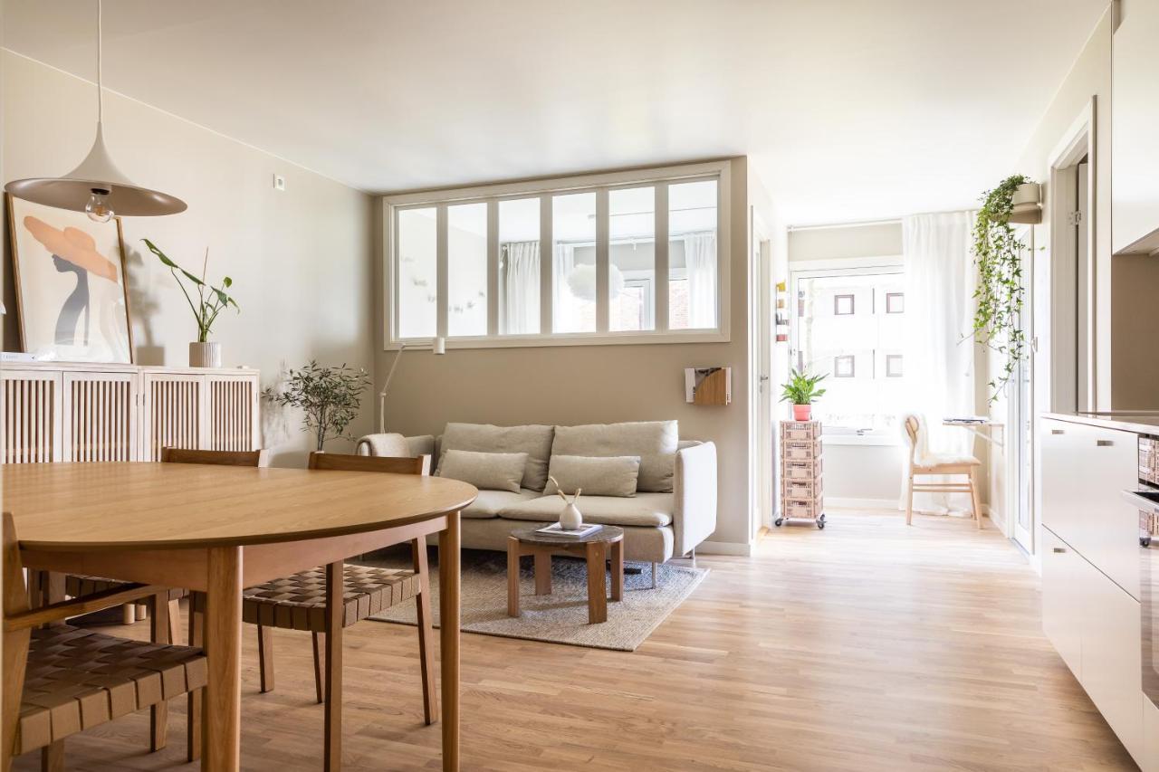 Scandinavian Apartment: Modern Two-Bedroom with Terrace near Storo Storsenter Oslo Exterior photo
